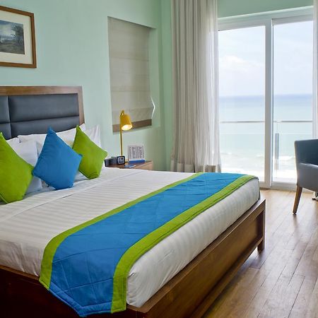 Ocean Edge Suites & Hotel Коломбо Екстериор снимка