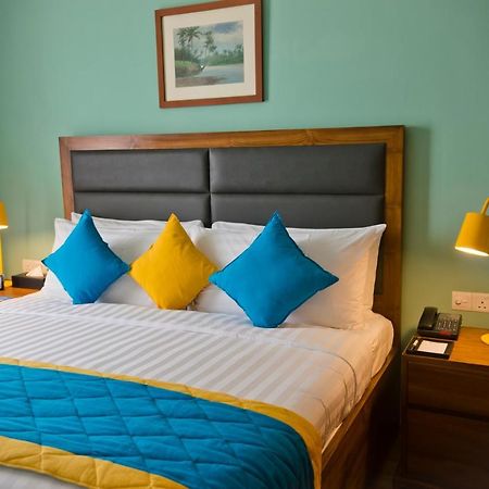 Ocean Edge Suites & Hotel Коломбо Екстериор снимка