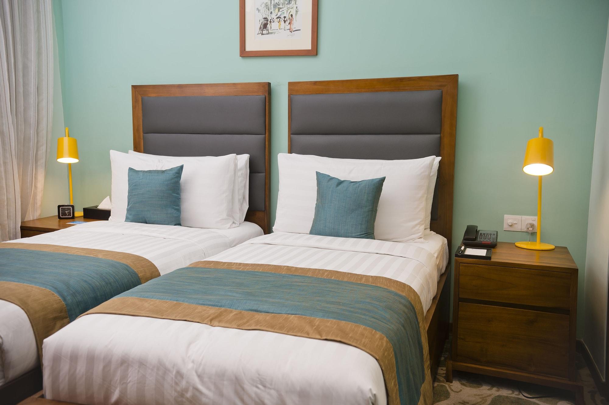 Ocean Edge Suites & Hotel Коломбо Екстериор снимка