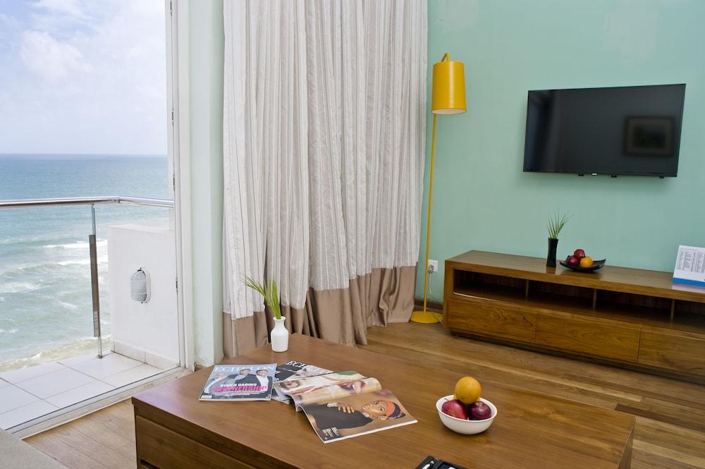 Ocean Edge Suites & Hotel Коломбо Екстериор снимка