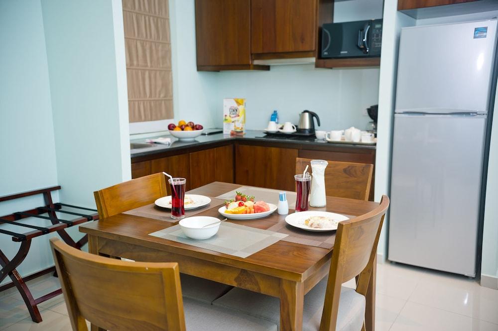 Ocean Edge Suites & Hotel Коломбо Екстериор снимка