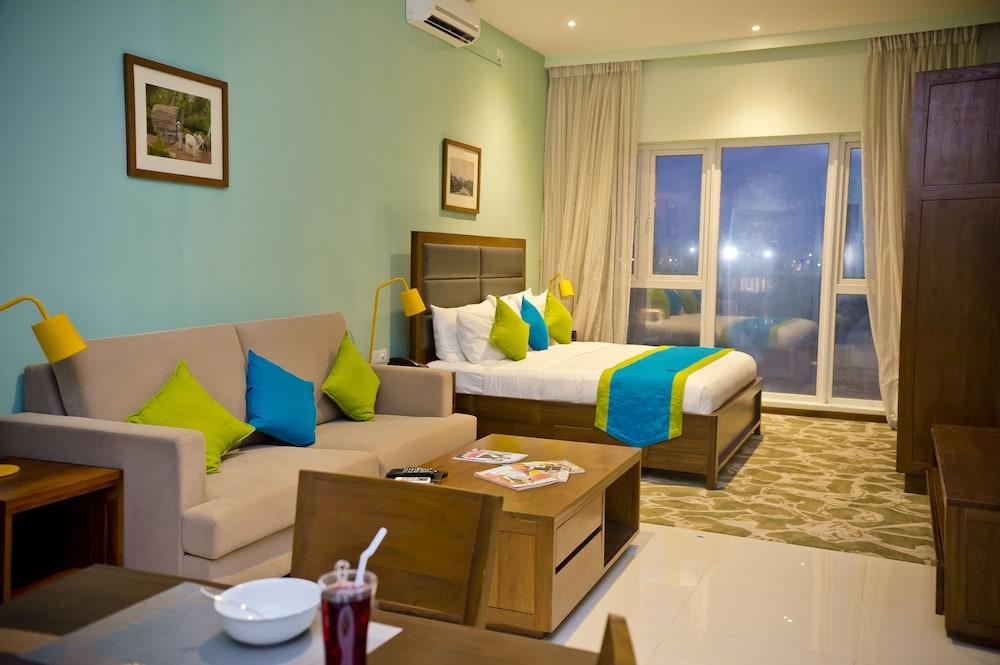 Ocean Edge Suites & Hotel Коломбо Екстериор снимка