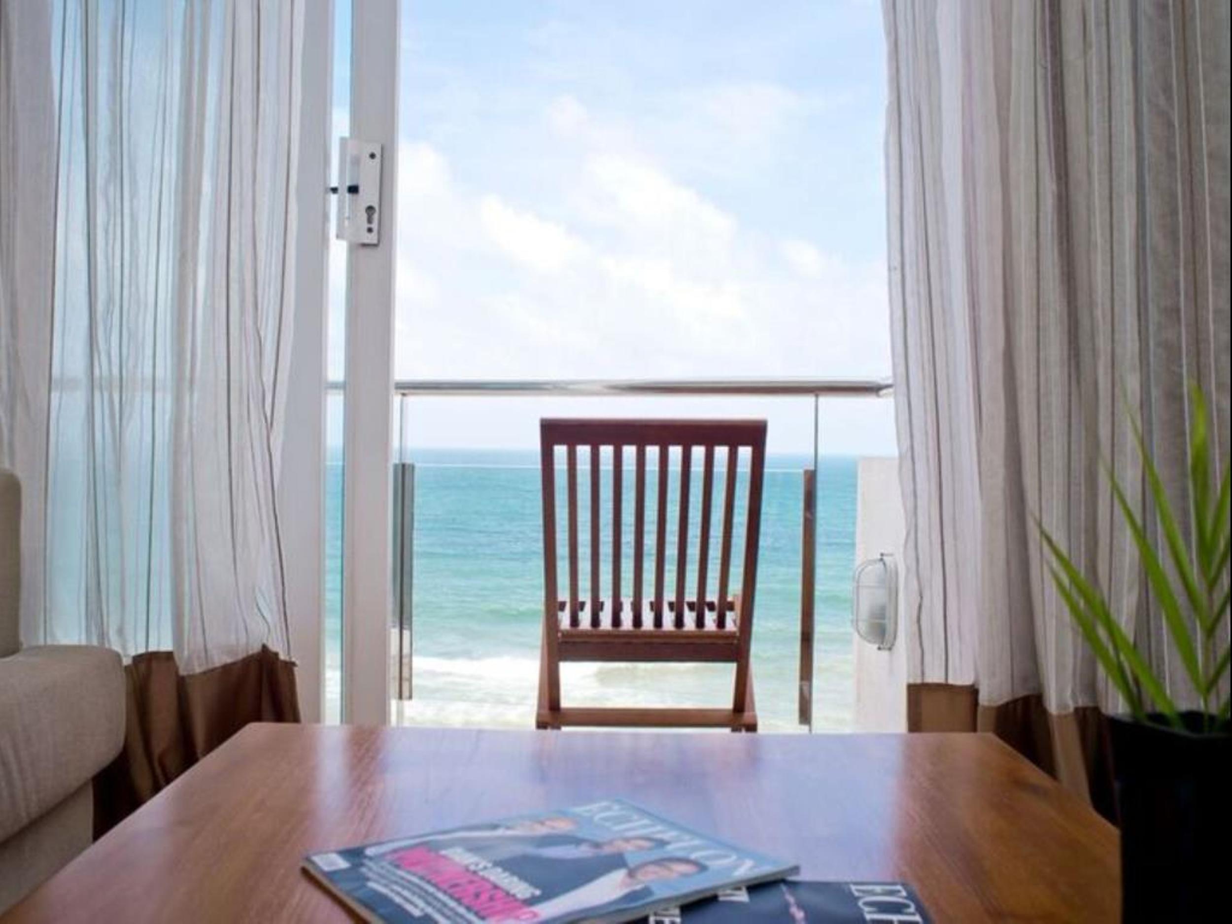 Ocean Edge Suites & Hotel Коломбо Екстериор снимка