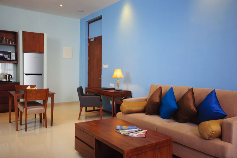 Ocean Edge Suites & Hotel Коломбо Екстериор снимка