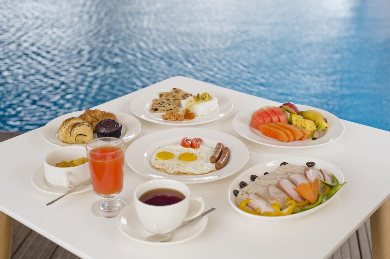 Ocean Edge Suites & Hotel Коломбо Екстериор снимка