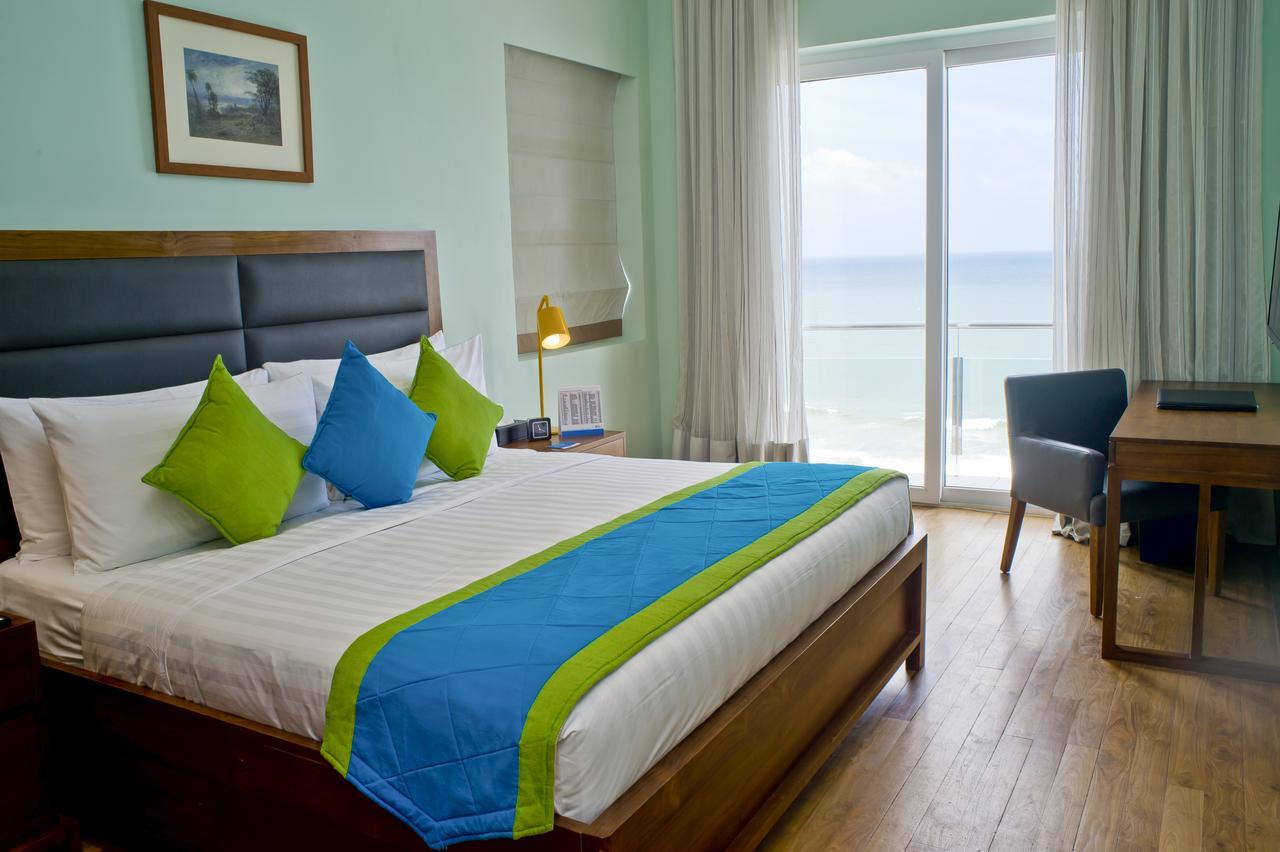 Ocean Edge Suites & Hotel Коломбо Екстериор снимка