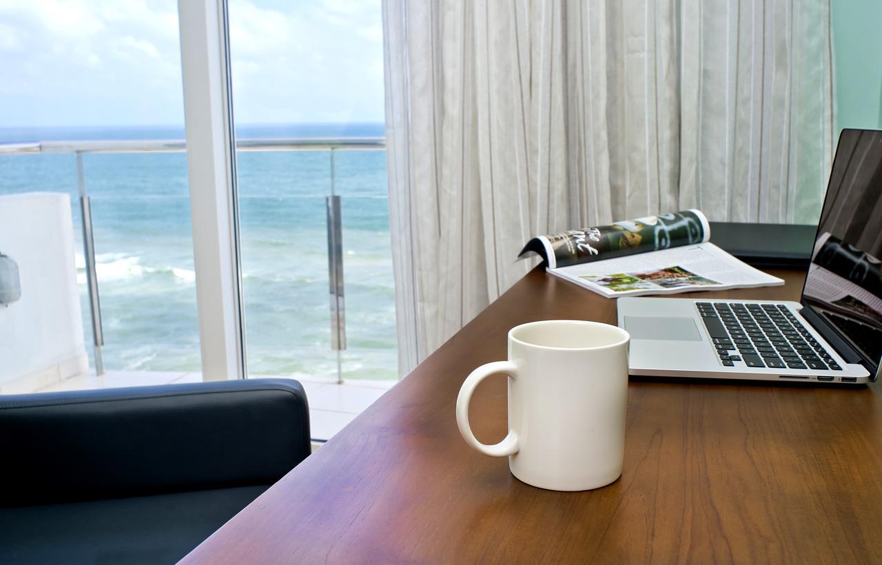 Ocean Edge Suites & Hotel Коломбо Екстериор снимка