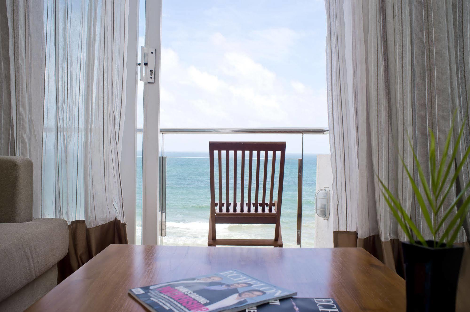 Ocean Edge Suites & Hotel Коломбо Екстериор снимка