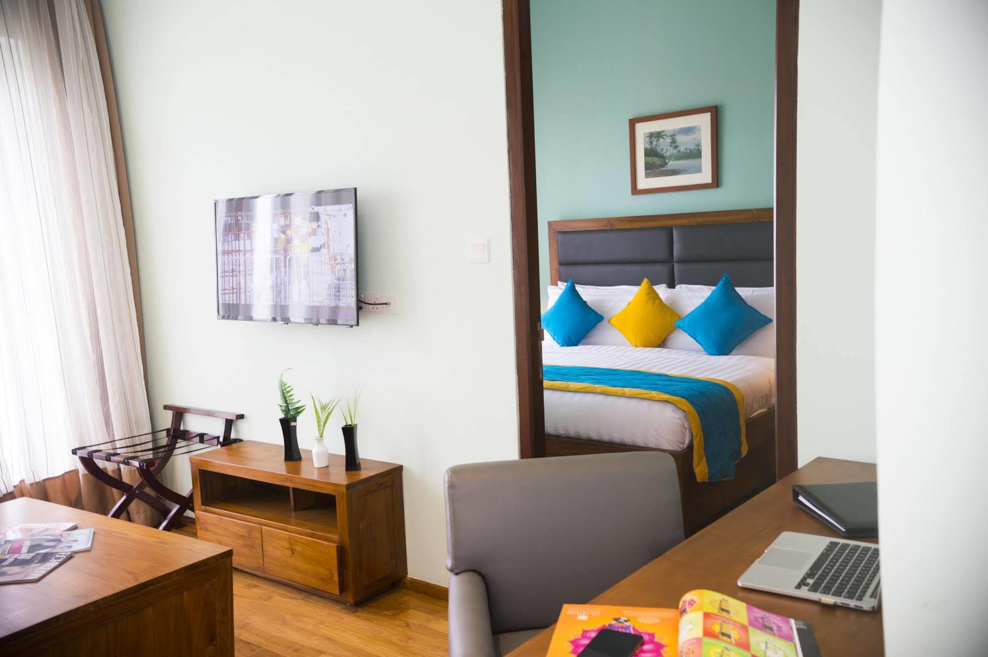 Ocean Edge Suites & Hotel Коломбо Екстериор снимка