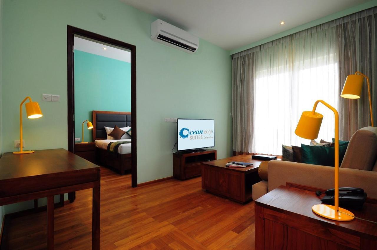Ocean Edge Suites & Hotel Коломбо Екстериор снимка