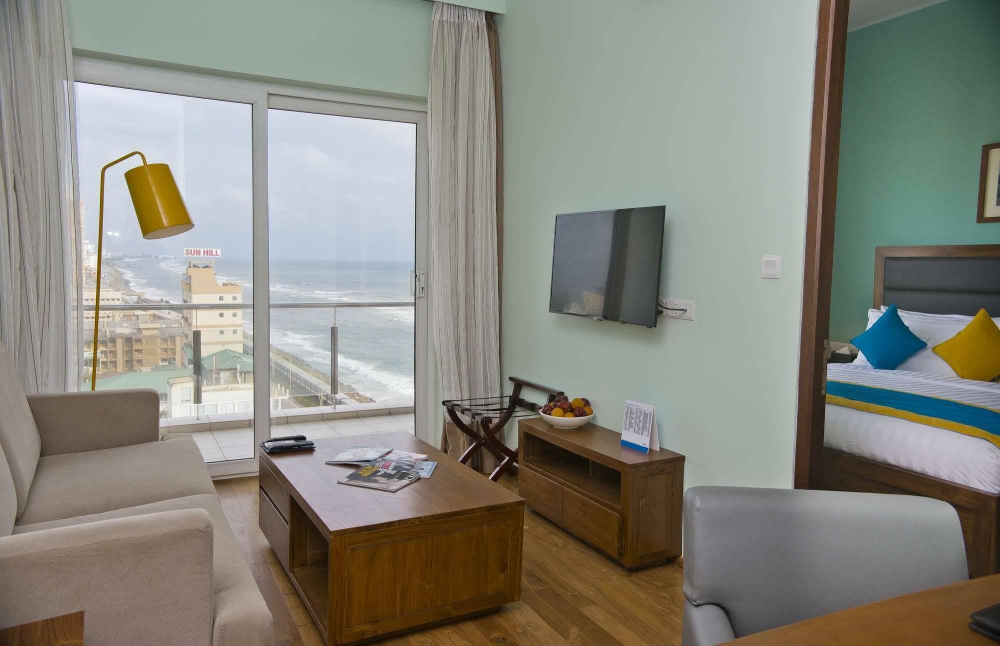 Ocean Edge Suites & Hotel Коломбо Екстериор снимка